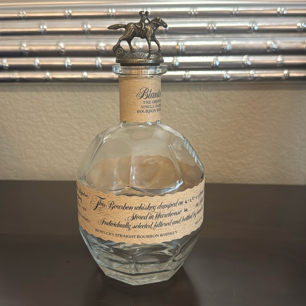 Blanton Single Barrel Bourbon Whiskey Bottle with a horse stopper (S). 750 ml,